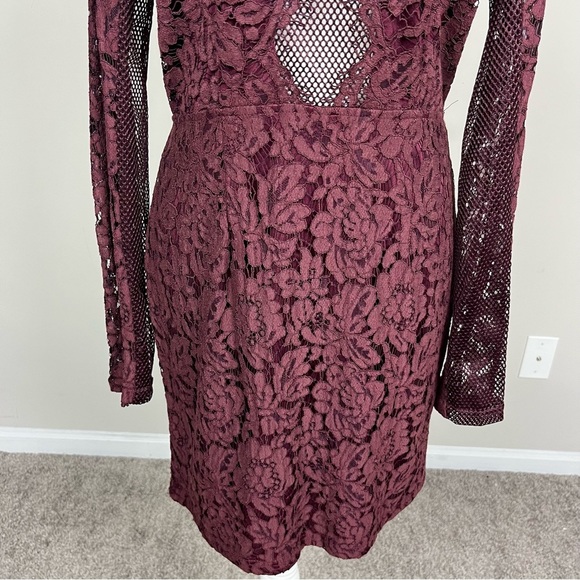TOBI RAVEN WINE LACE BODYCON LONG SLEEVE MINI DRESS PLUNGE ILLUSION NECK LARGE - Picture 10 of 16